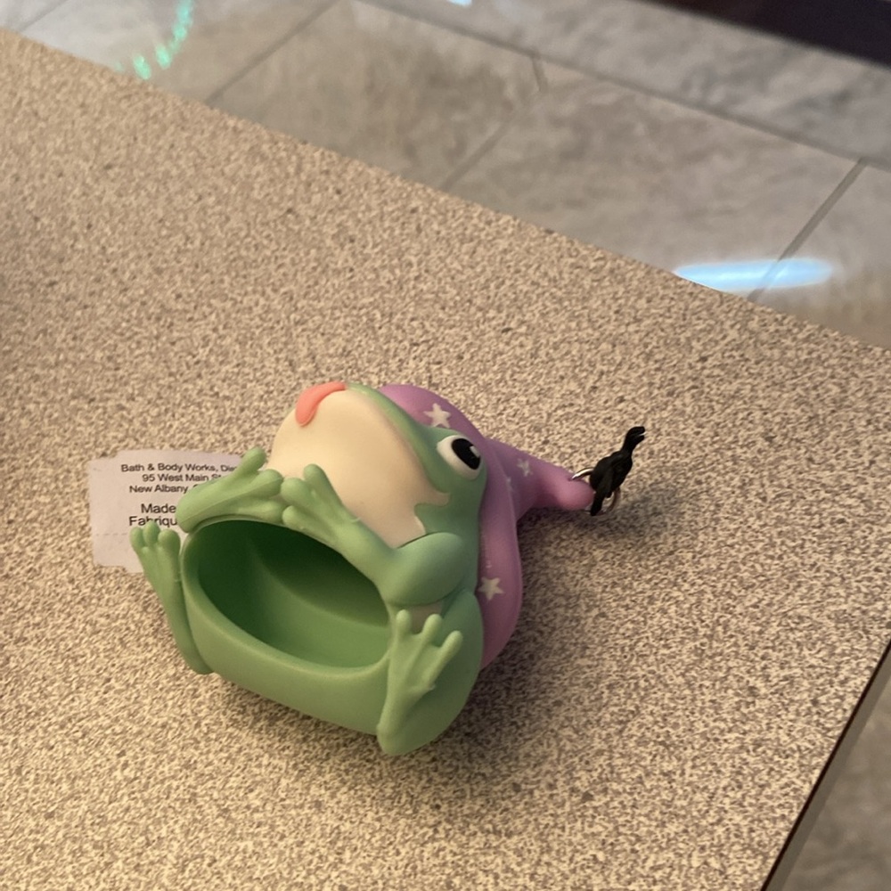 Halloween frog hand sanitizer holder - Picture 3 of 3